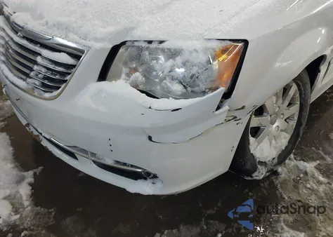 2015 Chrysler Town & Country Touring из США, поврежденный, VIN 2C4RC1BGXFR716014